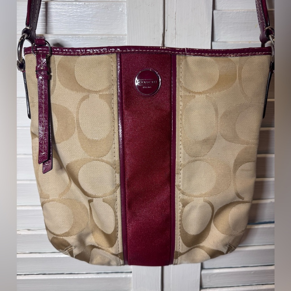Coach Signature Stripe Swingpack Crossbody Khaki Berry Patent Leather 29561E